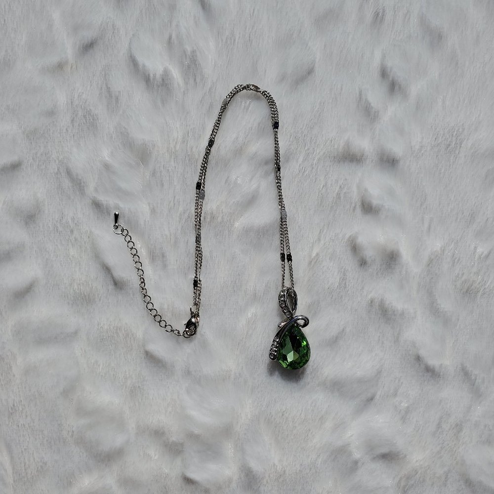 Peridot Tear Drop Birthstone Necklace (Green)